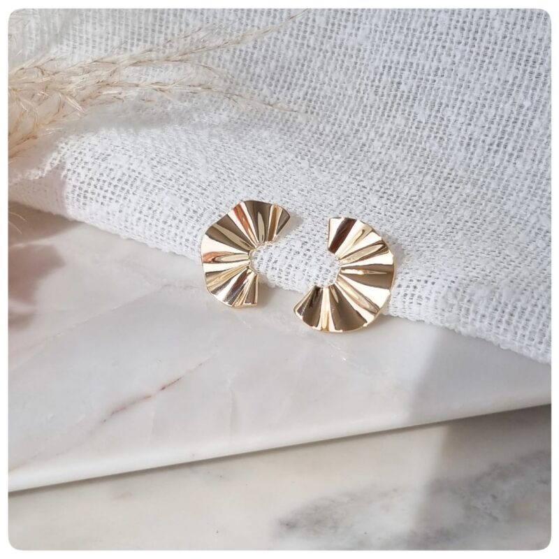 Brinco dourado leque orgânico