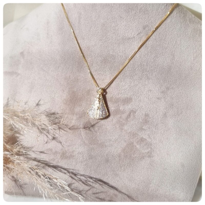 Colar dourado com pingente Nossa Senhora Aparecida