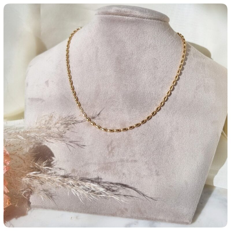 Choker dourada com canutilhos arredondados