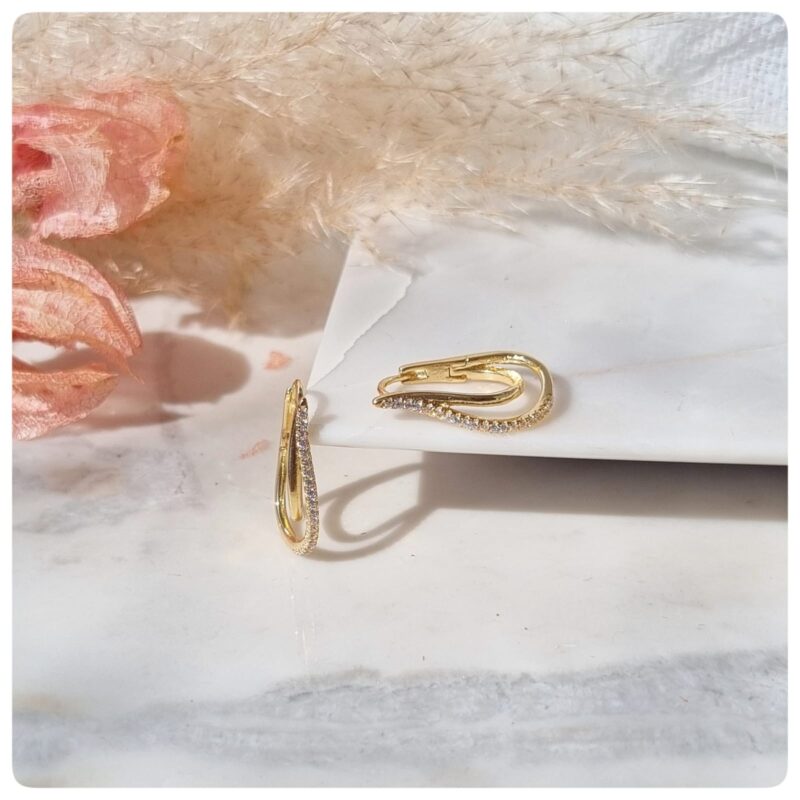 Brinco dourado entrelaçado