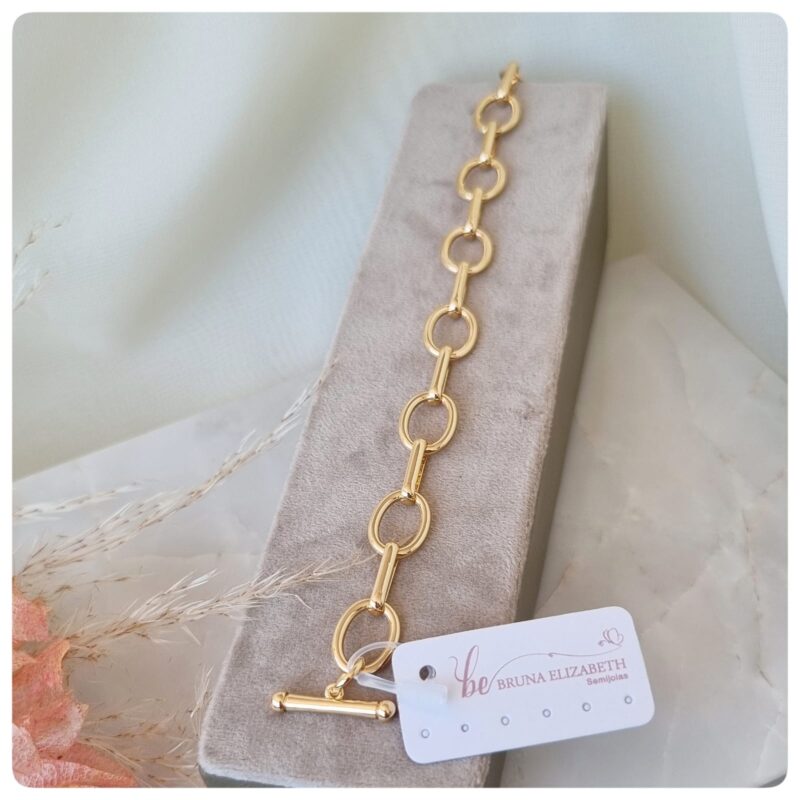 Pulseira de elos dourada com fecho em T