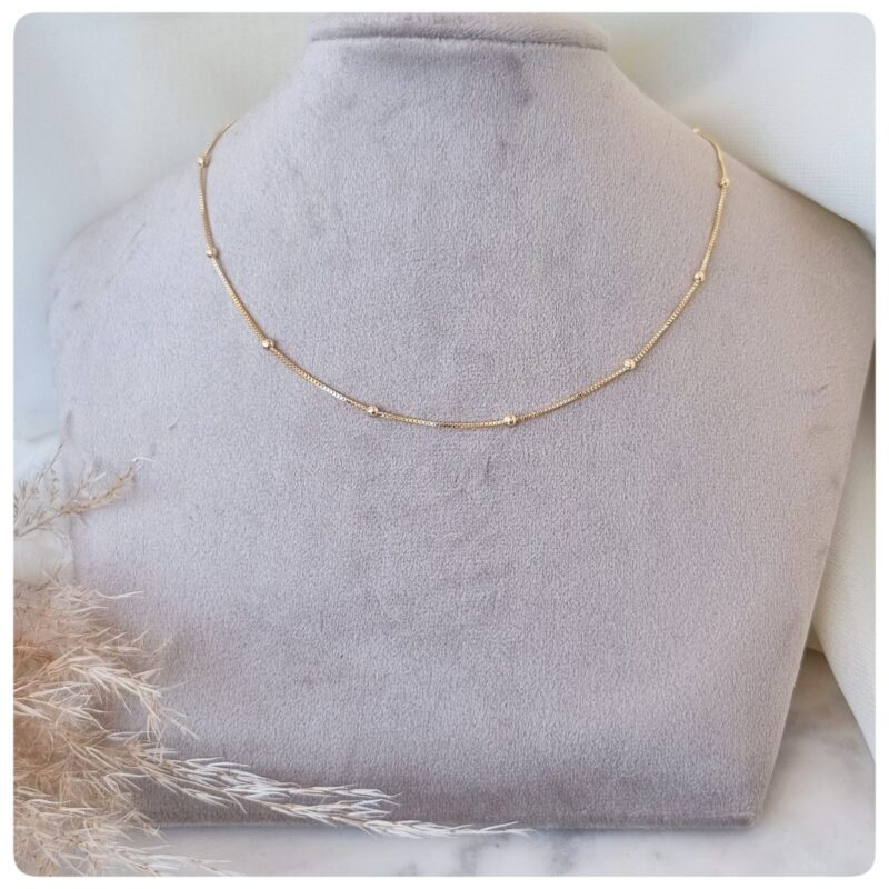 Choker dourada com bolinhas